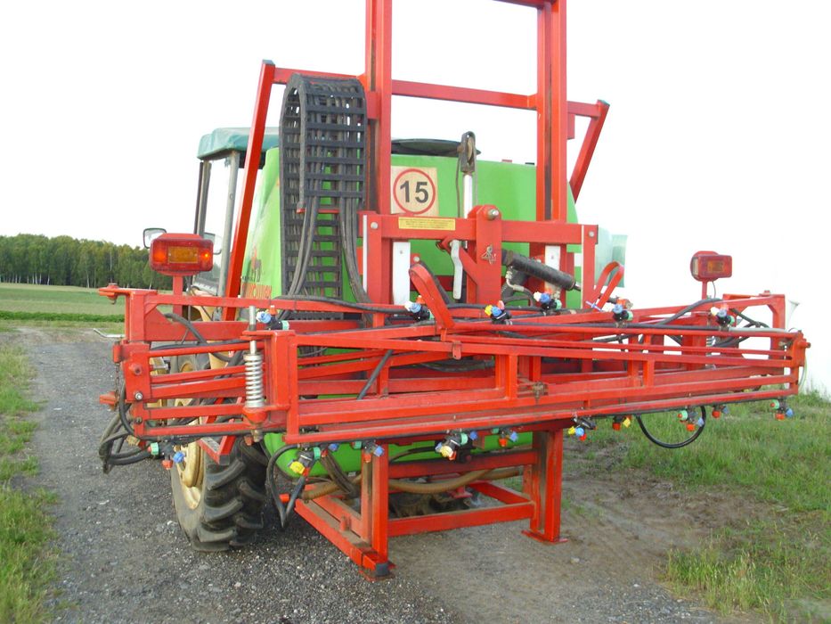 Opryskiwacz 900 L ,15 m