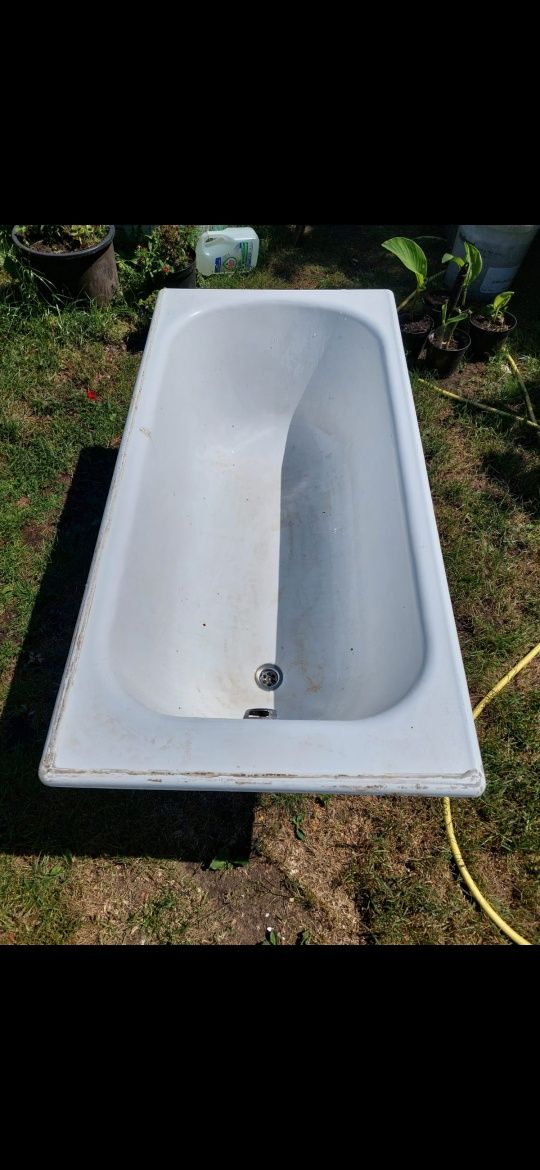 Wanna żeliwna na nogach 138cm