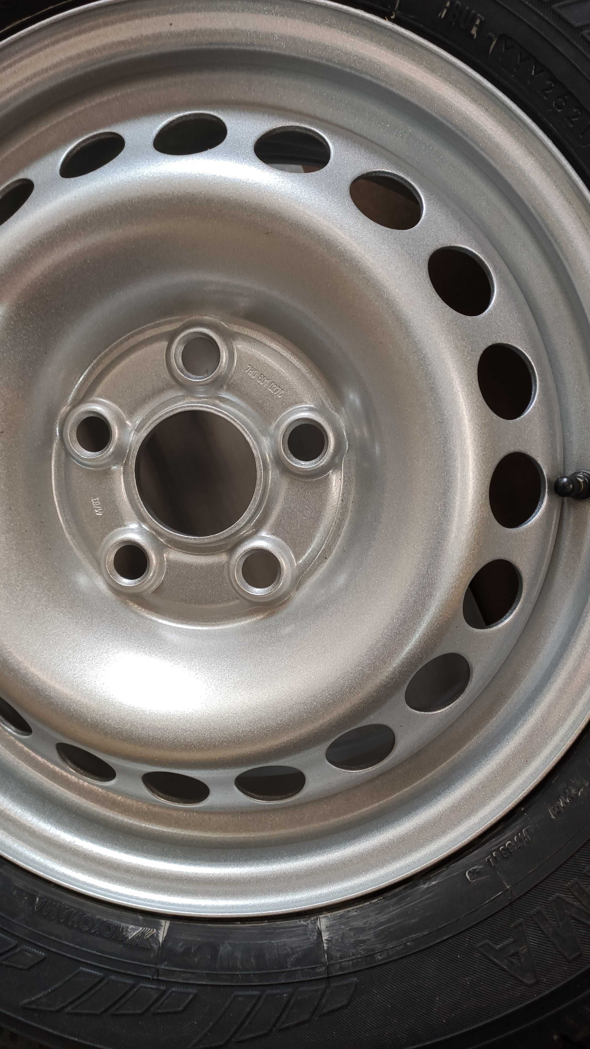 [Nowe] Opony z felgami stalowymi Yokohama WY01 215/65 R16C 109/107T