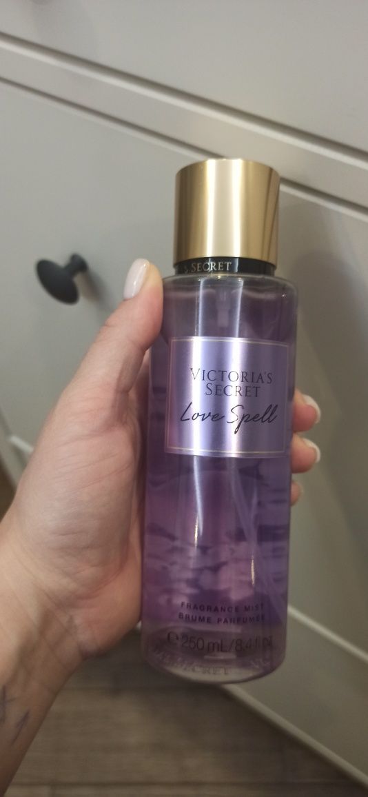 Victoria's Secret Love Spell Body Spray New Collection 250 мл
Спрей дл