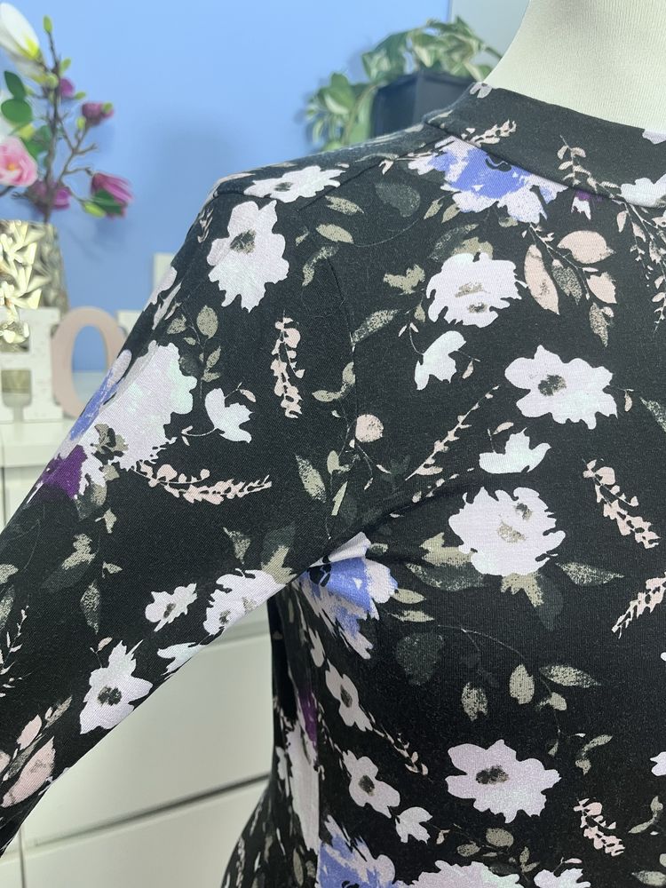 Śliczna sukienka kwiaty vintage retro pin up wiskoza półgolf