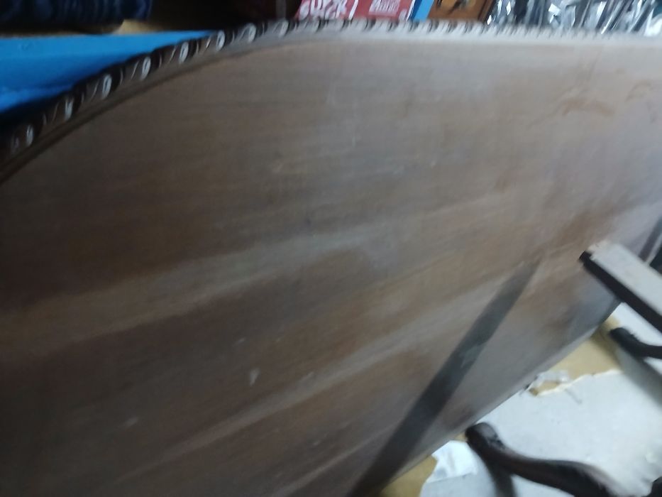 Mesa em madeira maciça  grande mede  2.40 x 1.10 com 8 cadeiras