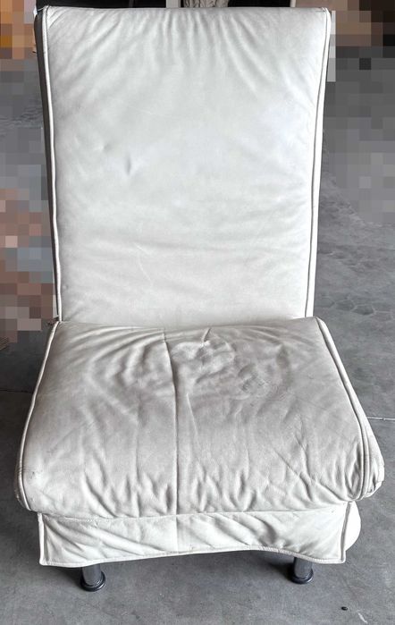 Sofá/espreguiçadeira de pele branca - Qtd. 1 Und.