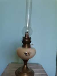 Stara lampa naftowa.