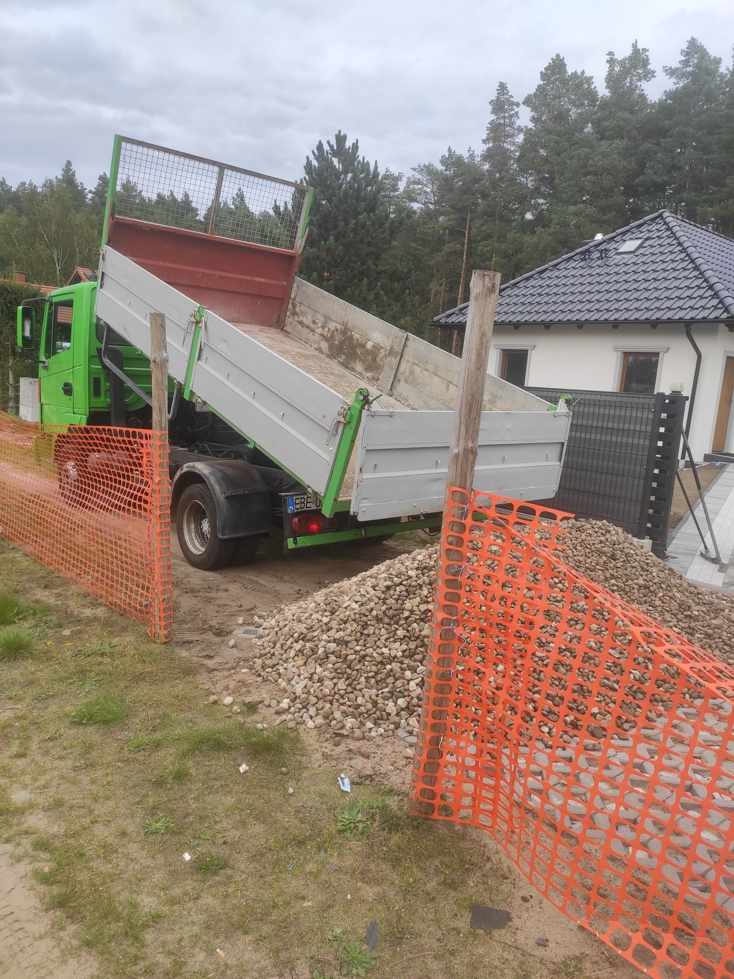 Transport wynajem auta z kierowca Ziemia ,piasek ,kruszywo ,beton ,