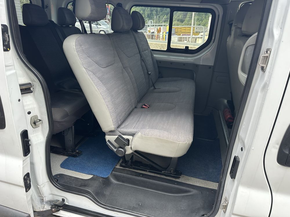 Renault Trafic 2.0 DCI 9 osób klima zadbany Środek jak nowy 2x koła
