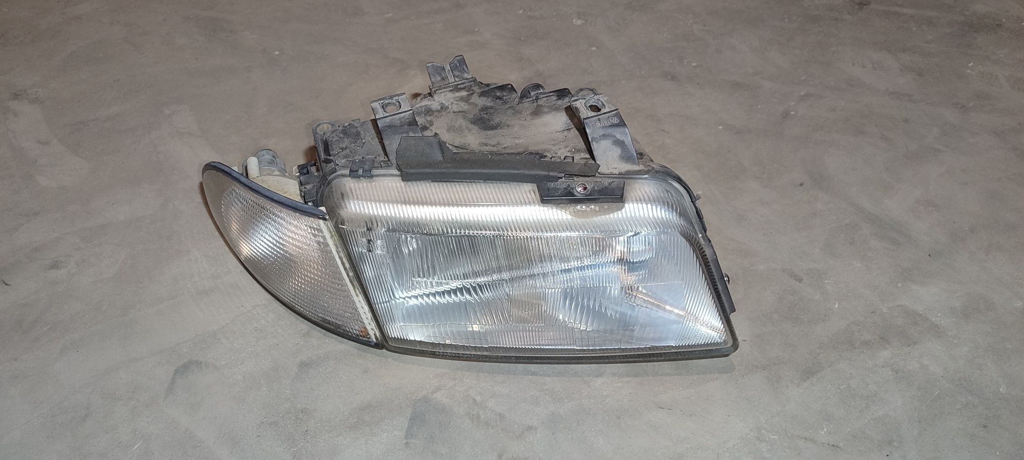 Audi A4 B5 lampa + kierunek przód przednia prawa VALEO przedlift