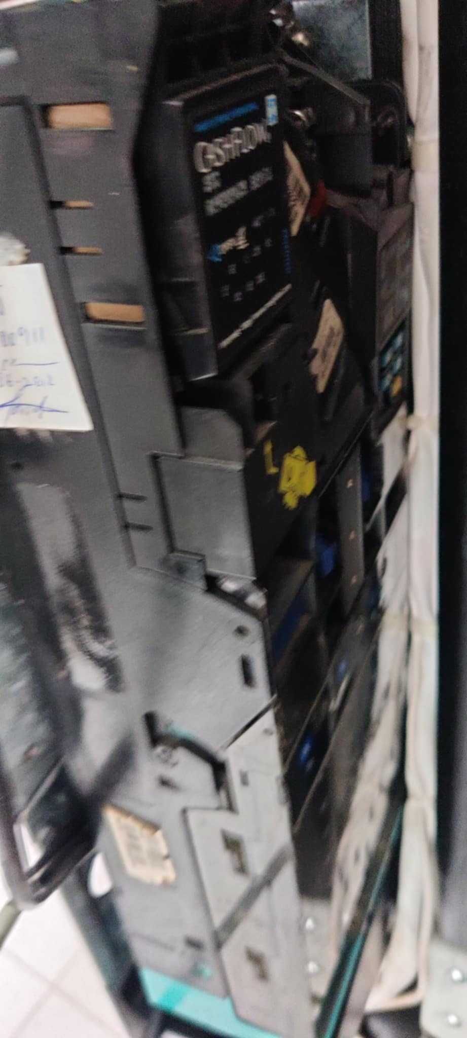 2 MÁQUINAS DE VENDING COM 2 MOEDEIROS (moedas) INCLUIDOS