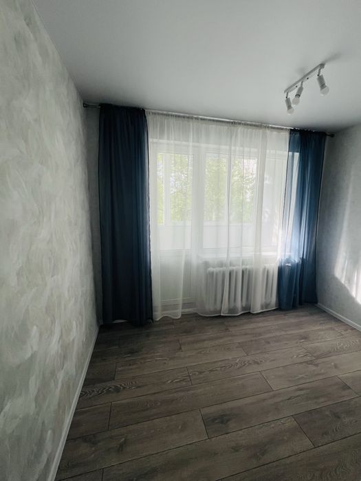 3 кімнатна квартира ДНС біля базара