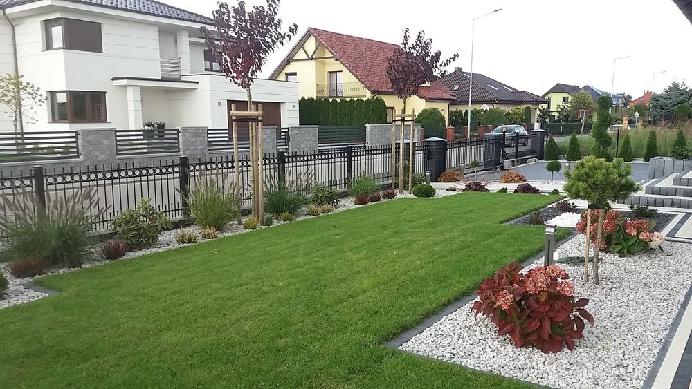 Kompleksowe Zakładanie Ogrodów. Trawniki z rolki oraz z siewu