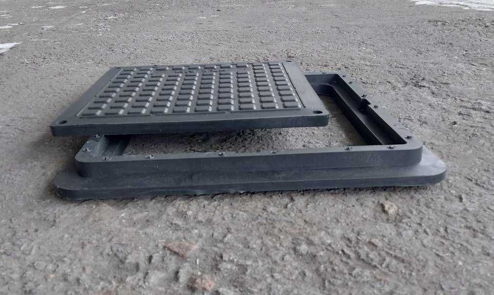 Лю каналізаційний квадратний садовий 740*740 чорний