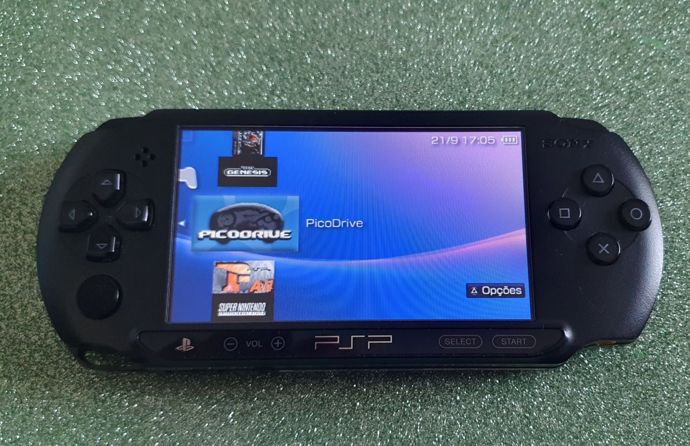 PSP E1004 (ref.E1004A) Desbloqueada + cartão de 128gb cheio de jogos