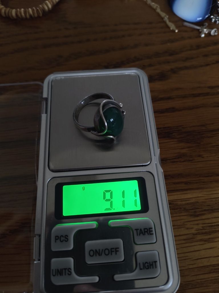 Srebrny pierścionek z zielonym agatem 975