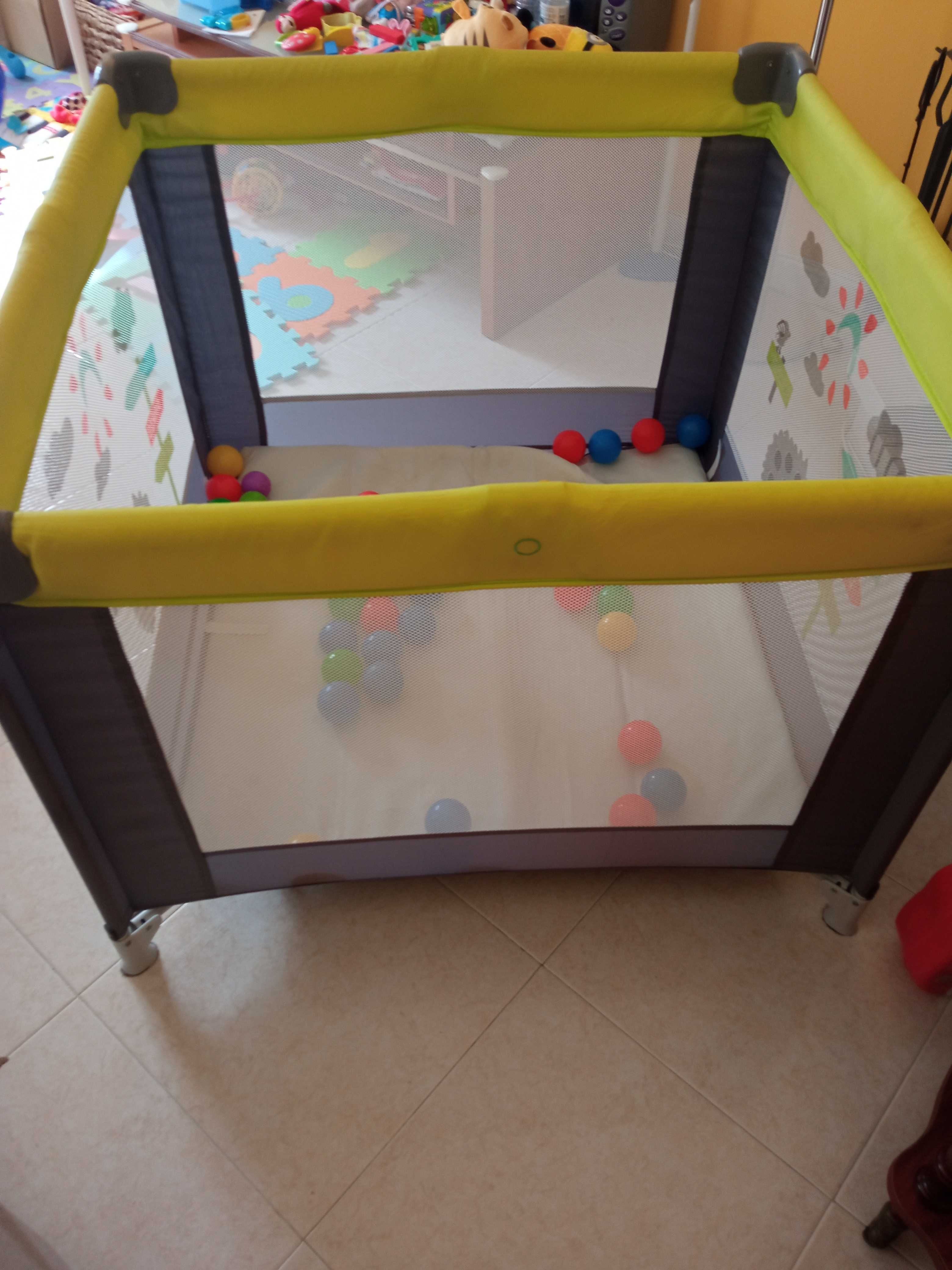 Parque infantil, cama de viagem quadrado