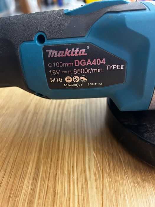 Sprzedam szlifierkę kątową Makita DGA 404 .