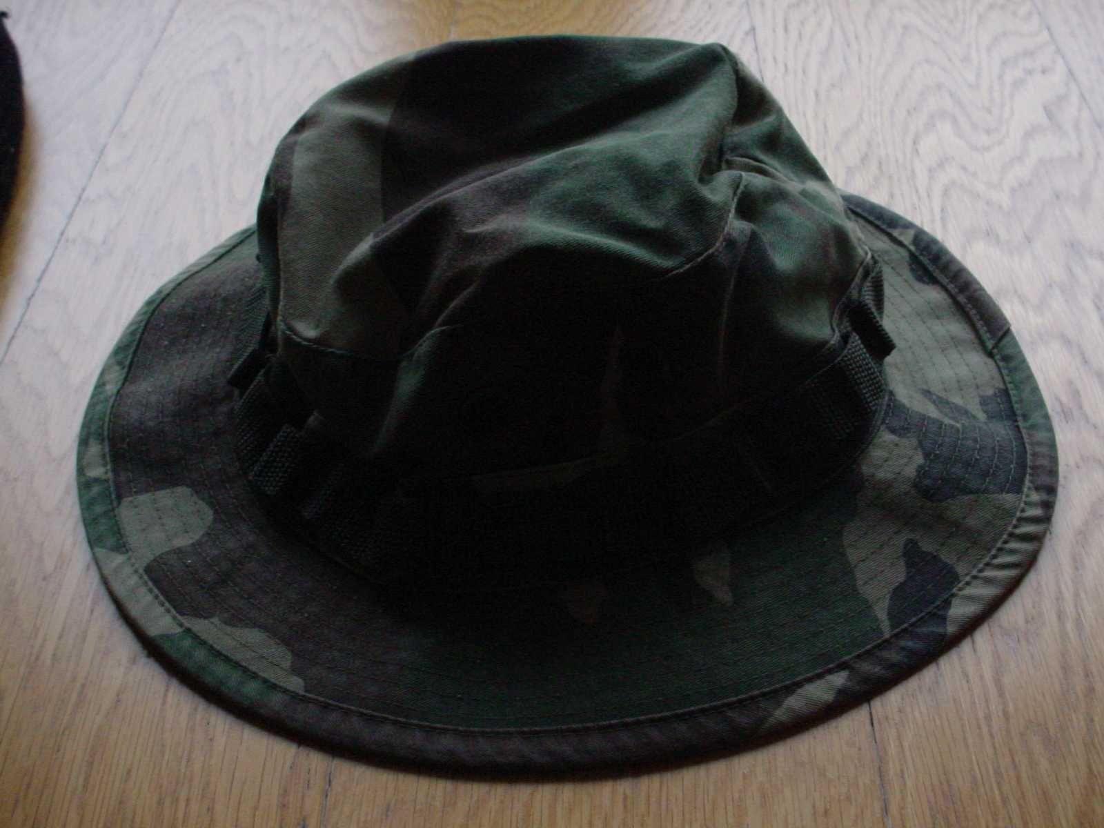 Chapeu de abas ,militar, original.