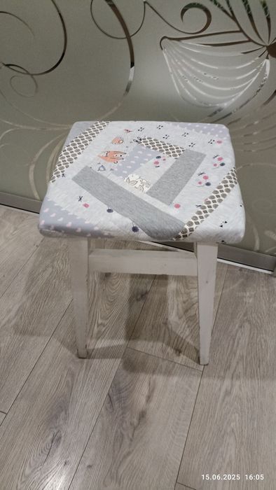 Чохли на кухонні табуретки