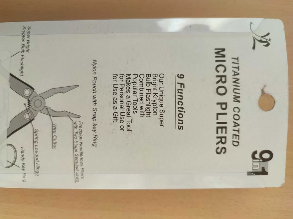 Титановый мультитул 9в1(плоскогубцы фонарик нож отвертка чехол).