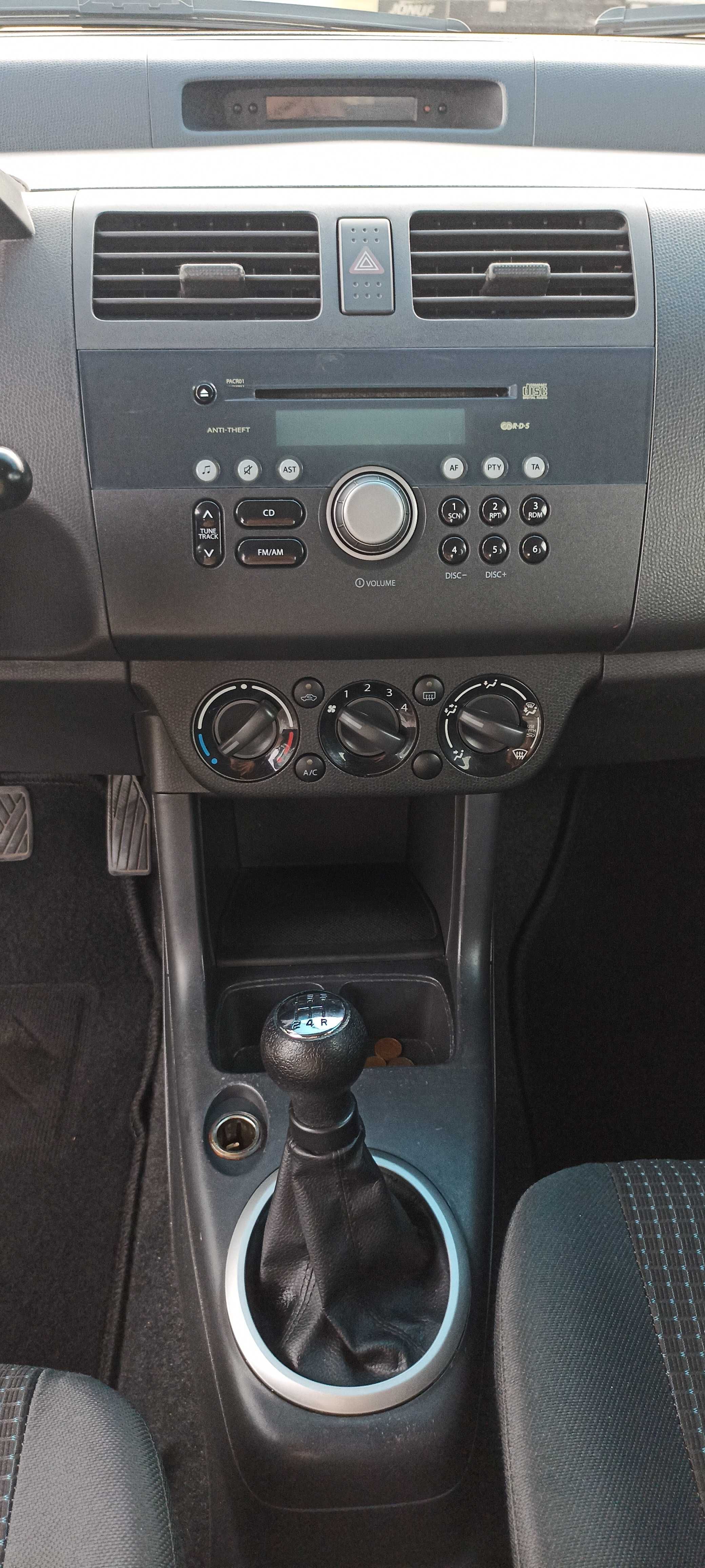 Vende-se Suzuki Swift 2005, gasolina, motor 1.3, 200 000 km.