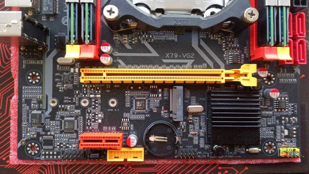 Комплект S2011 материнка процессор Intel Xeon 8 ядер память DDR3 16 GB