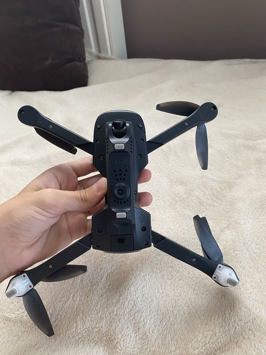 Dron Holy Stone z pilotem i etui