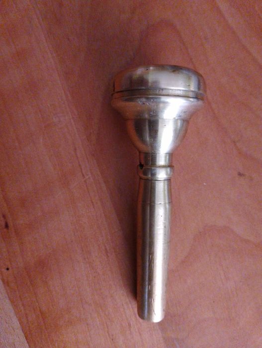 Ustnik do trąbki mosiądz ,płytki,wygodny