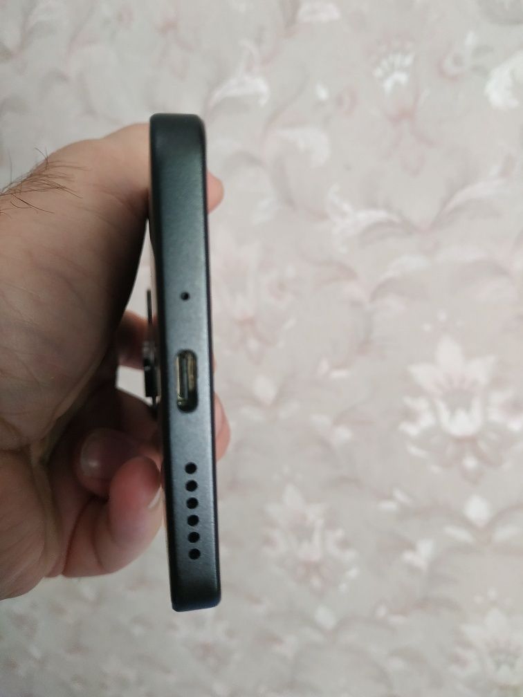Смартфон Xiaomi Redmi Note 13 5g. NFC. 8/256 Гб. +2 чехла.
Идеальное