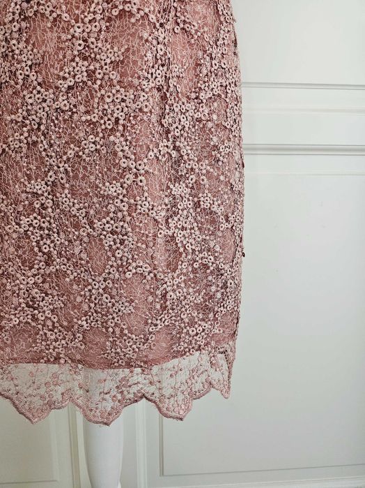 Elegancka sukienka hiszpanka koronkowa Reserve r. 42