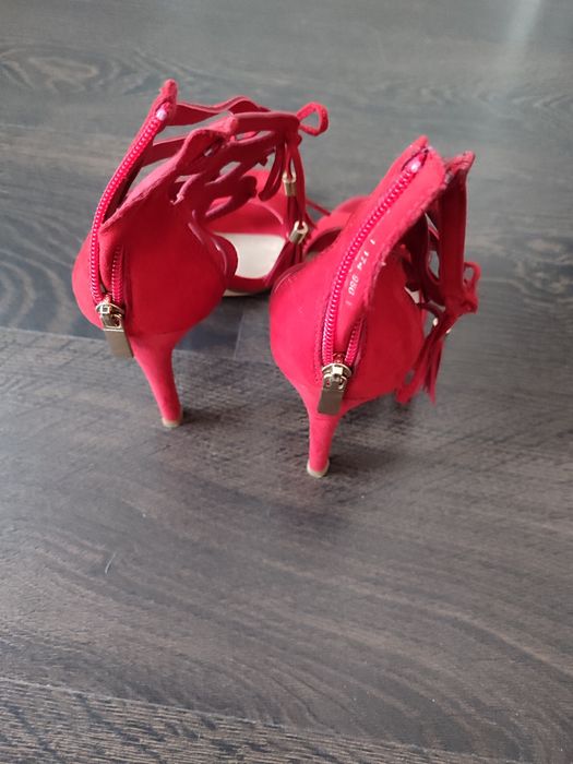 Босоніжки вживані жіночі