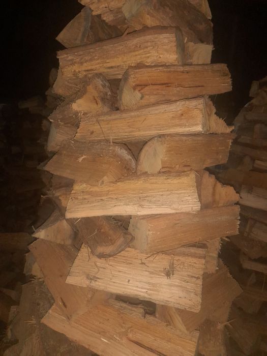 Lenha de eucalipto e carvalho
