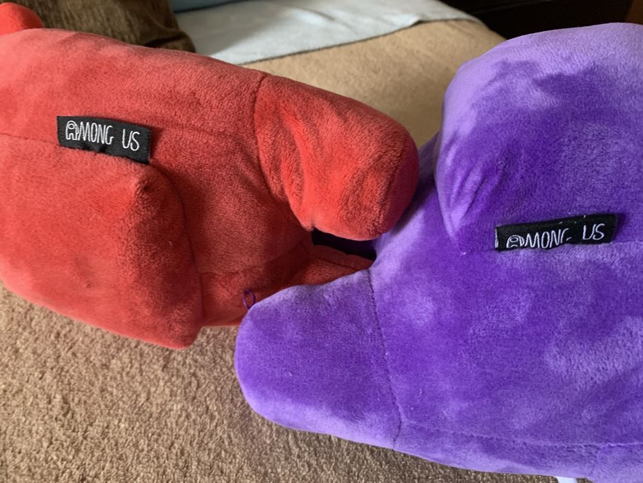 Peluches Among US
