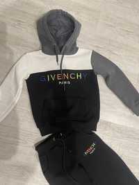 Костюм Givenchi