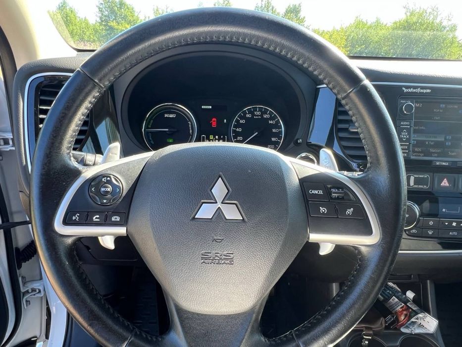 Продам  Mitsubishi Outlander PHEV