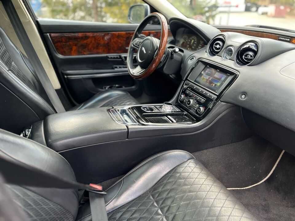2016 Jaguar XJ PORTFOLIO