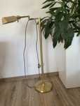 Metalowa lampa stojaca