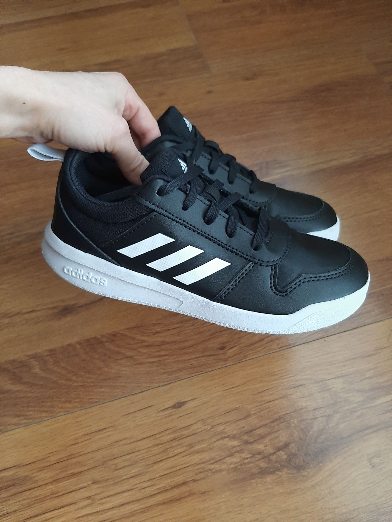 Buty Adidas Tensaur r. 34