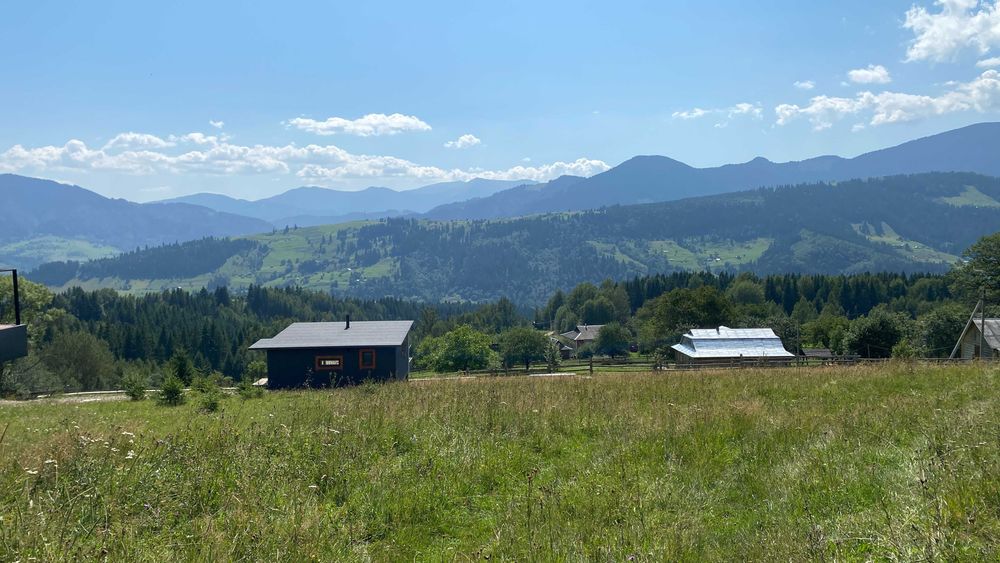 Земля з видом на 180, з водою і під будову