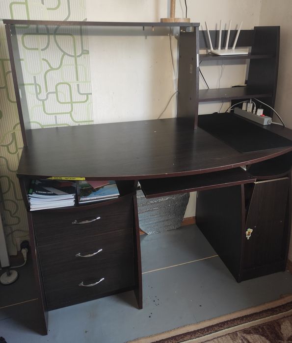 Письмовий комп'ютерний стіл