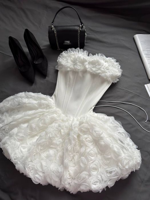 Корсетна жіноча сукня з квітами