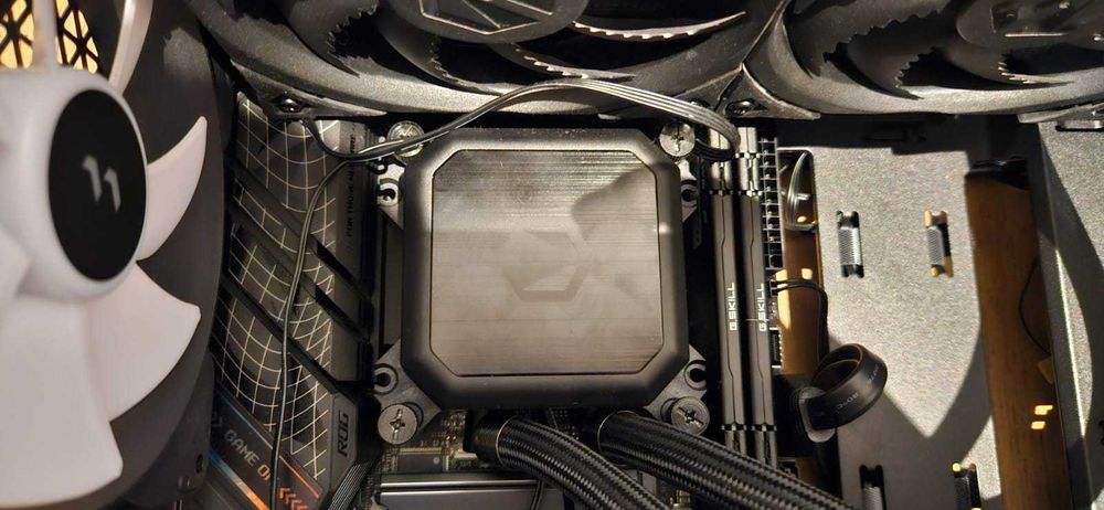 PC gaming i7-13700K | GeForce RTX 5070 | 32GB DDR5 6000MHz | SSD 1TB