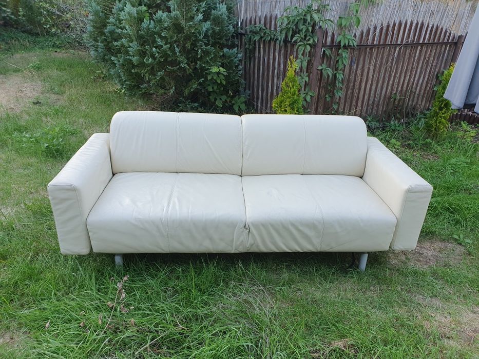 Skórzana kanapa z wysuwanym szezlongiem