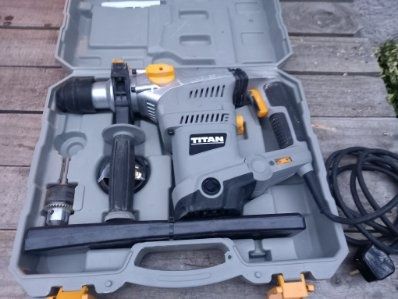 Młot udarowy SDS Plus sieciowe Titan 150