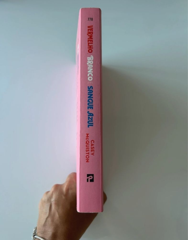 Livro “ Vermelho, Branco e Sangue Azul