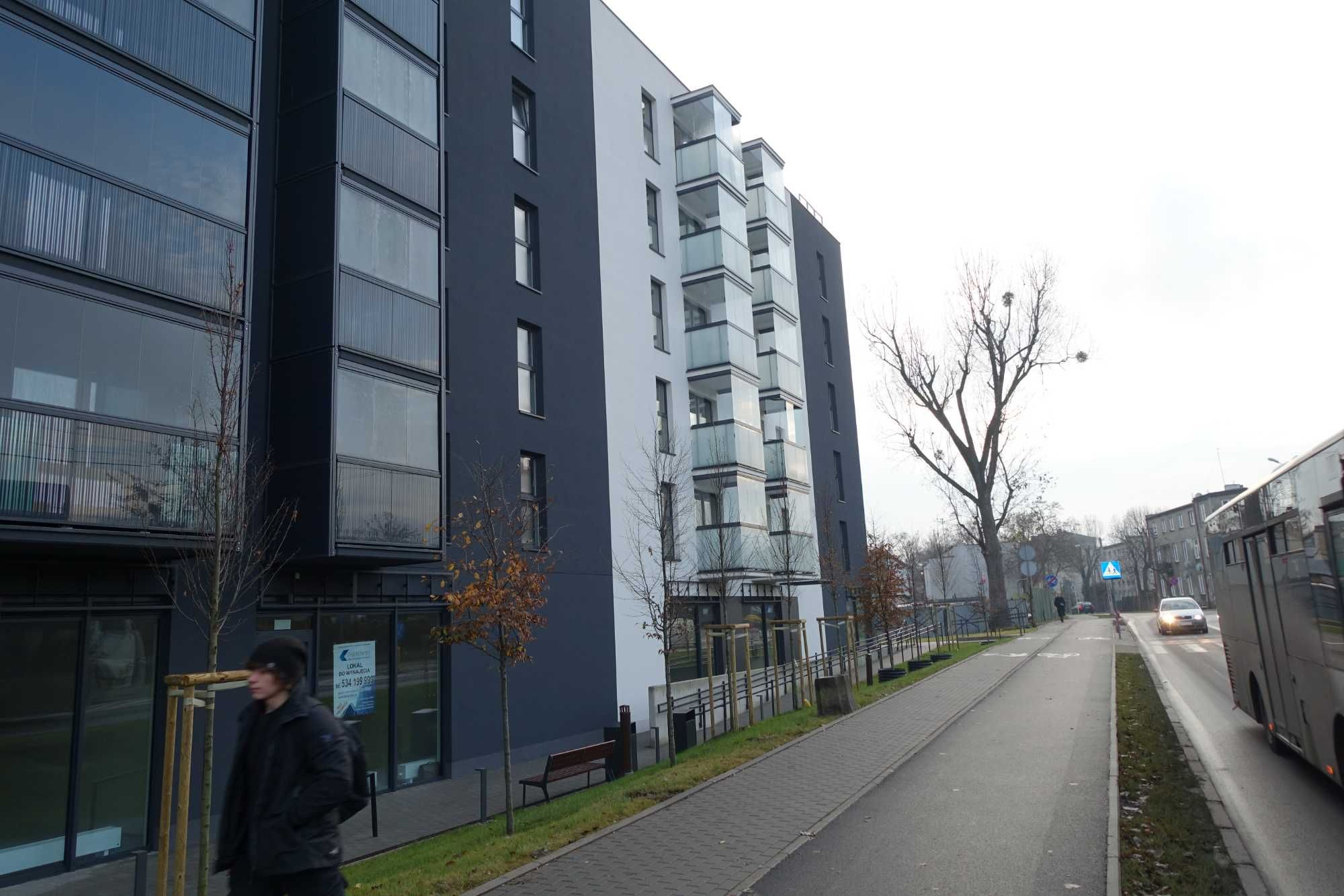 lokal 74 m2 przy stacji PKP Pruszków Waryńskiego 5/7, parter, witryny