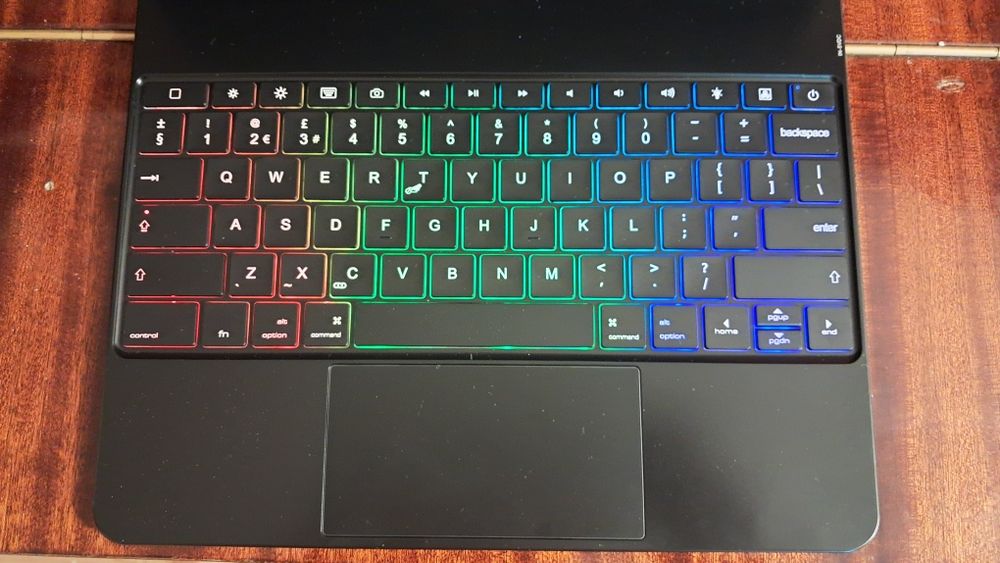 Магнітний чехол- клавіатура для  iPad Pro 12.9”, з рджб підсвіткою.