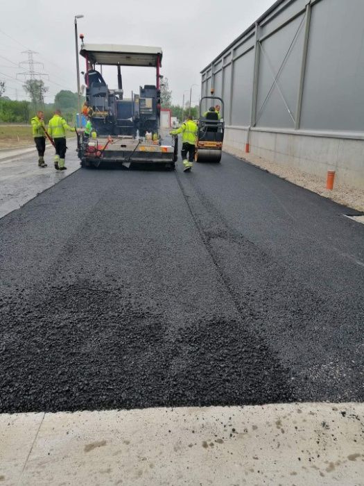 Układanie asfaltu/budowa dróg/parkingów/asfaltowanie/zalewanie spękań