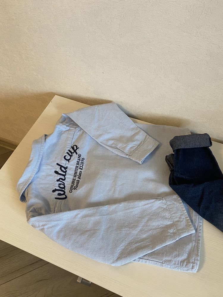 Рубашка від Zara і джинсові штанішки на підтяжках
