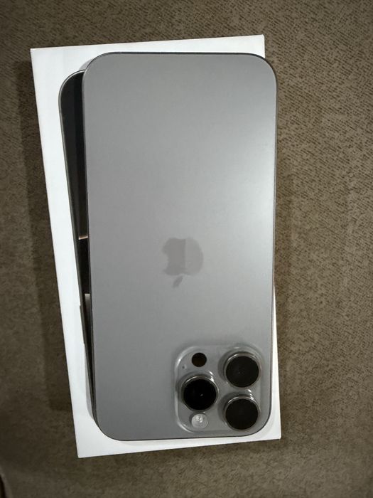 Iphone 16 Pro Max como Novo