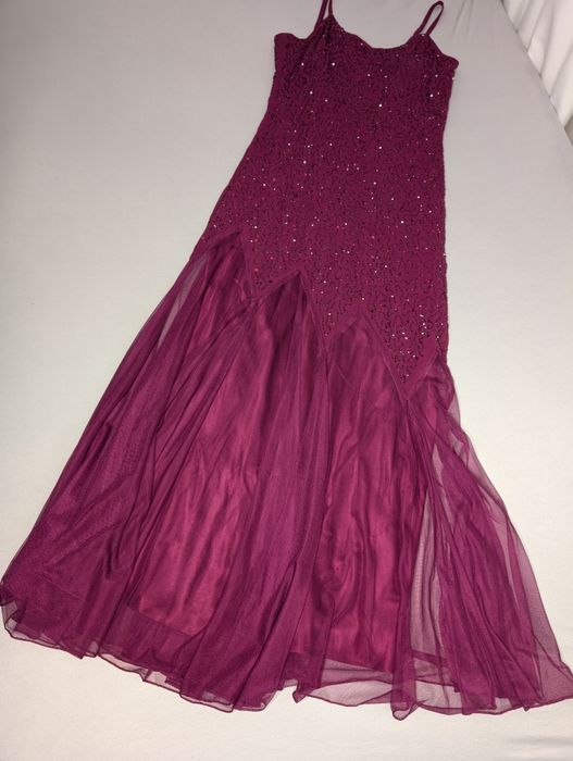 Długa sukienka o kroju syreny