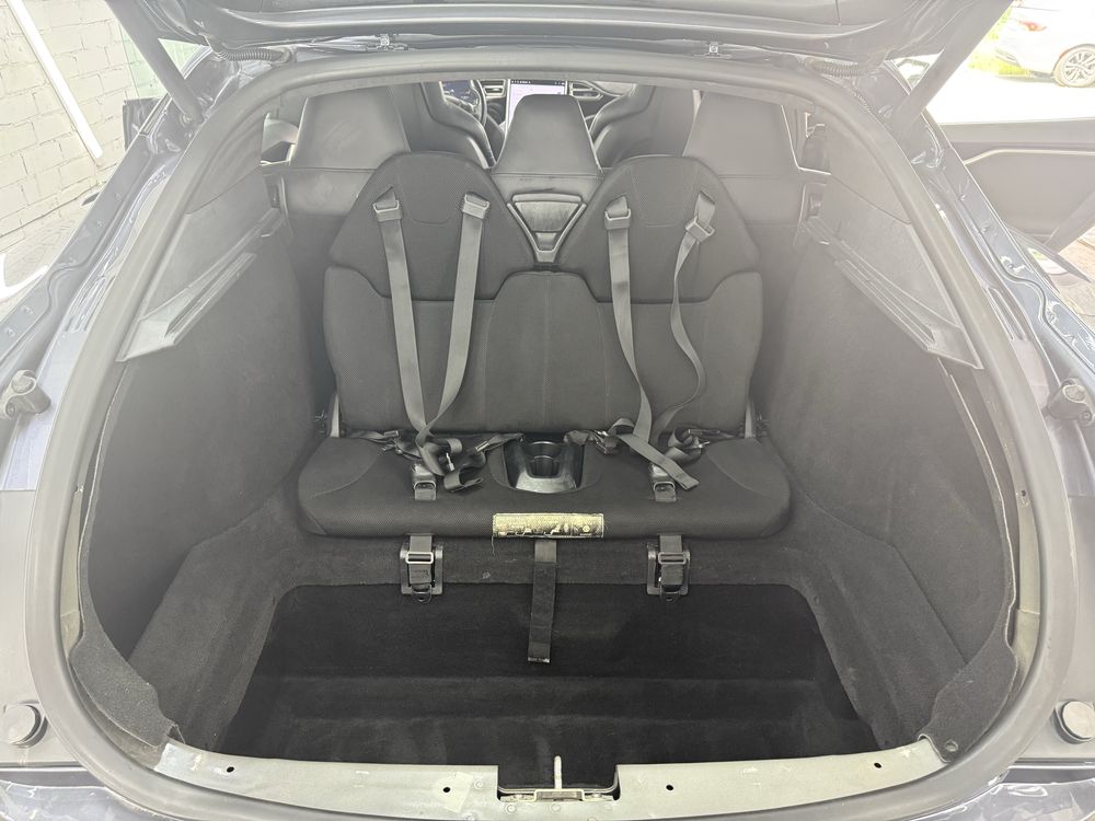 Tesla model S P85D